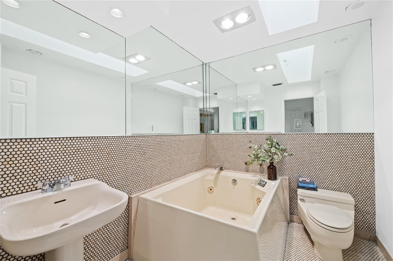 3225 3 / 3 1650 sq. ft. $ 2026-06-19 0 foto