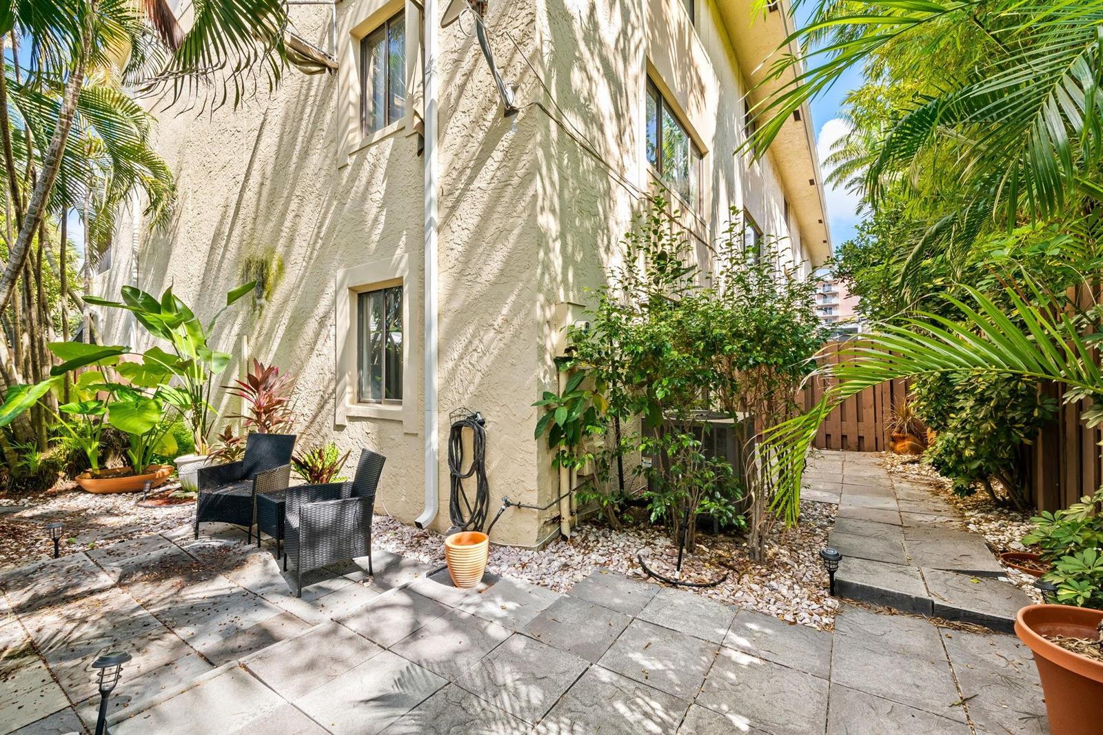 3225 3 / 3 1650 sq. ft. $ 2026-06-19 0 foto