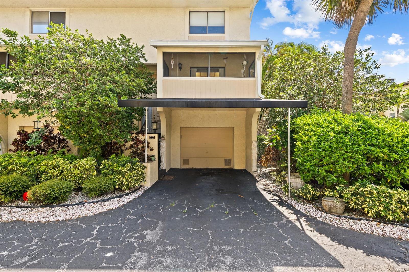 3225 3 / 3 1650 sq. ft. $ 2026-06-19 0 foto