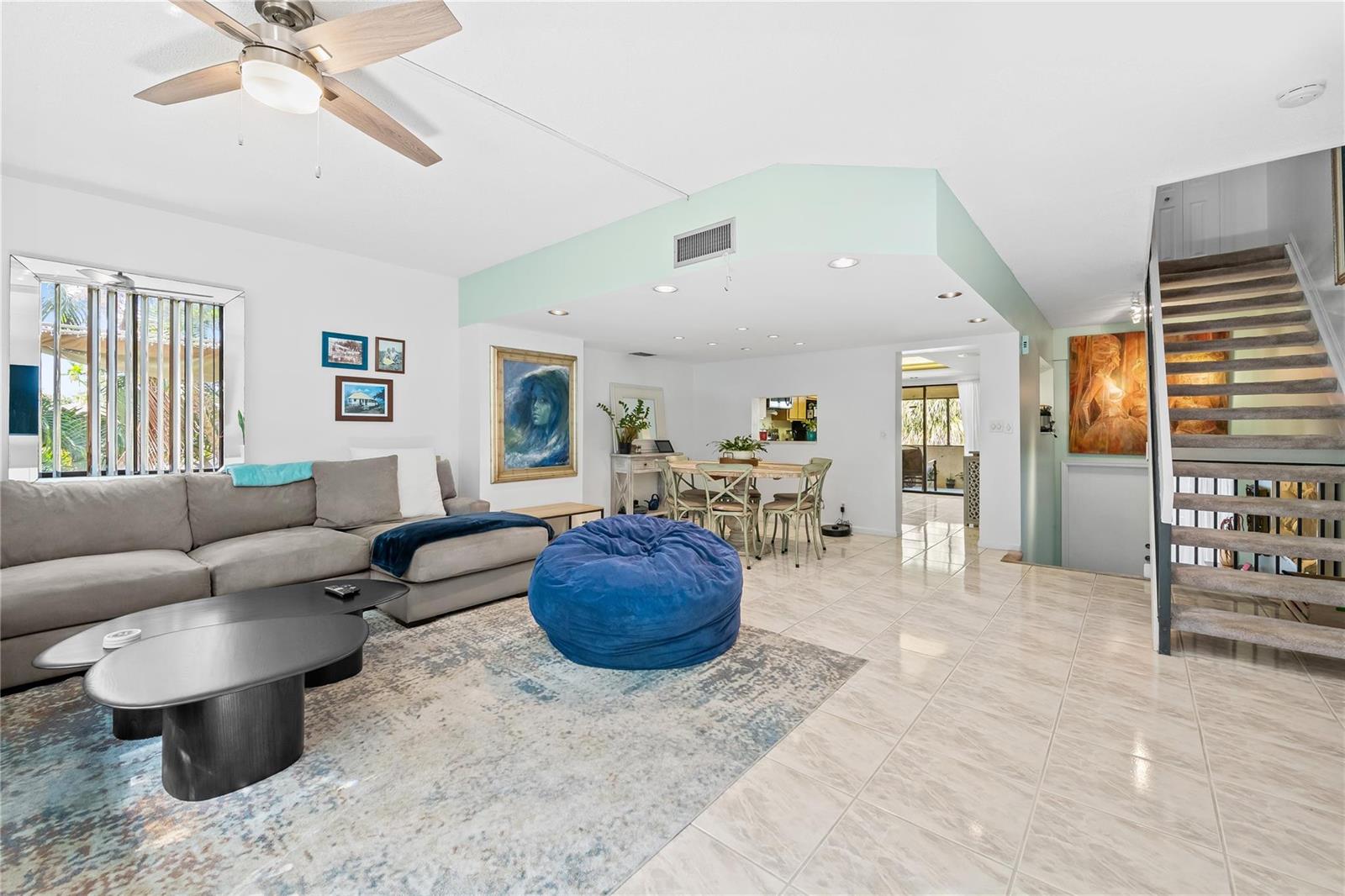 3225 3 / 3 1650 sq. ft. $ 2026-06-19 0 foto