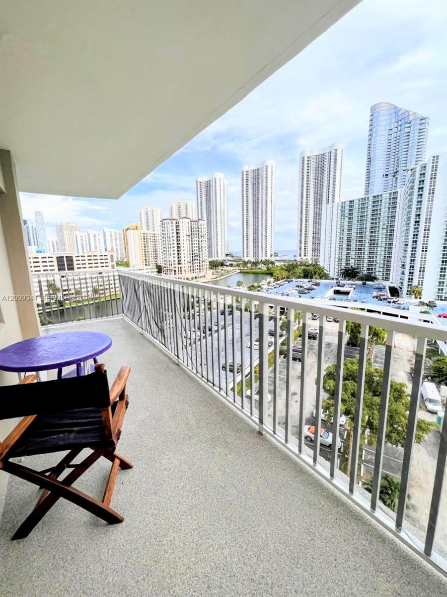 915 2 / 2 1220 sq. ft. $ 2026-04-28 0 Photo