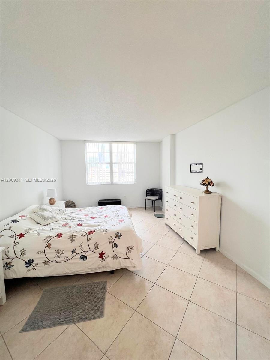 915 2 / 2 1220 sq. ft. $ 2026-04-28 0 Photo