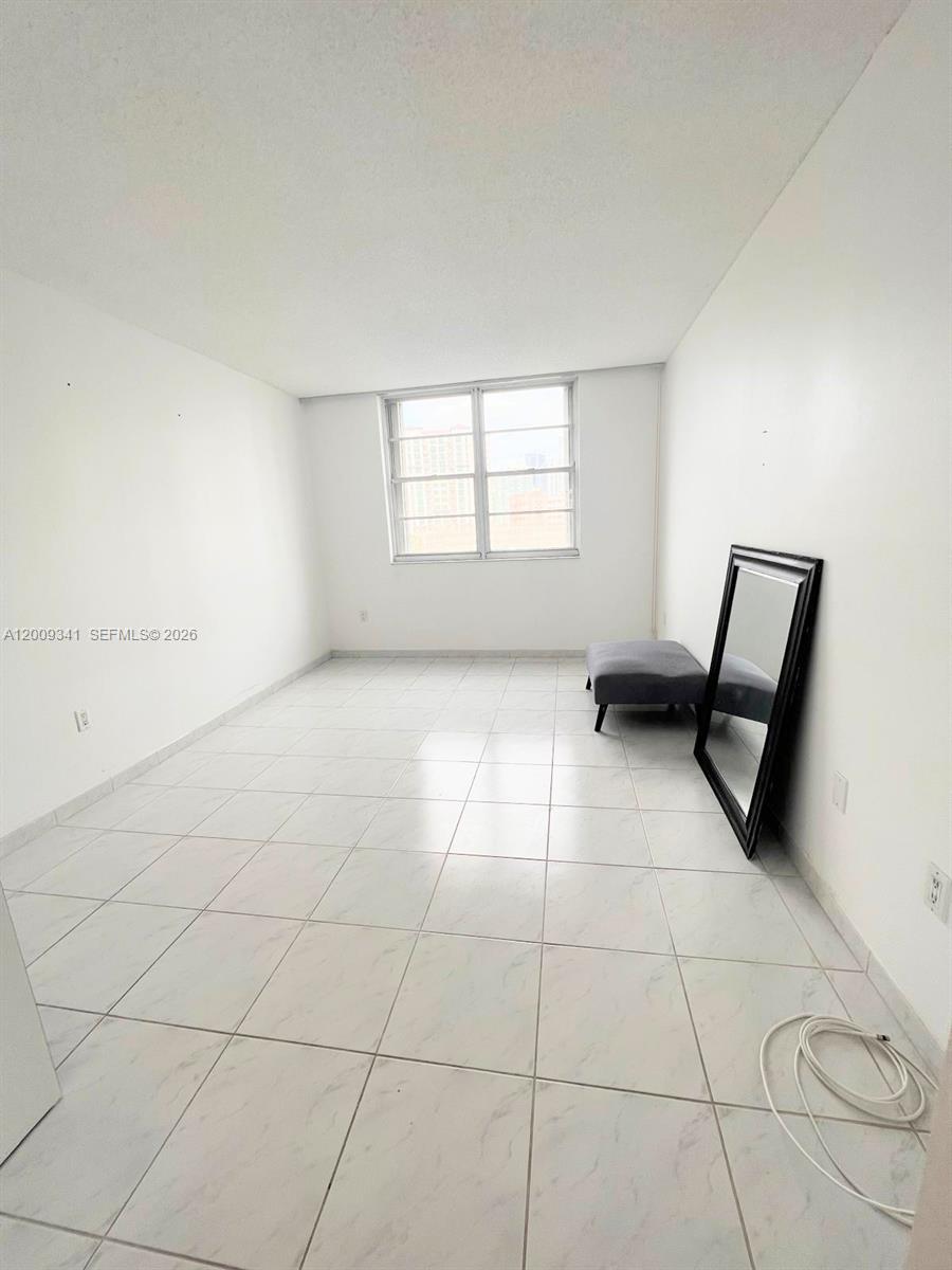 915 2 / 2 1220 sq. ft. $ 2026-04-28 0 Photo