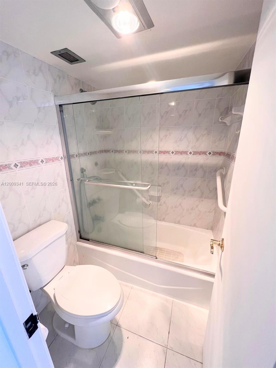 915 2 / 2 1220 sq. ft. $ 2026-04-28 0 Photo