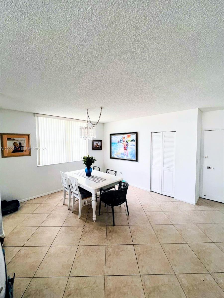 915 2 / 2 1220 sq. ft. $ 2026-04-28 0 Photo