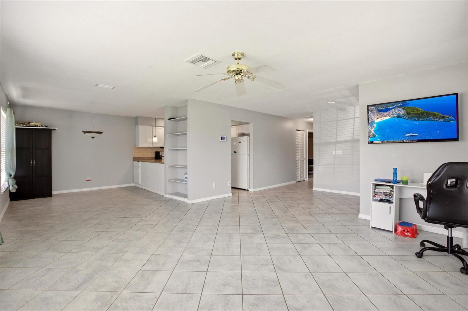 B 3 / 2 1411 sq. ft. $ 2026-08-04 0 foto