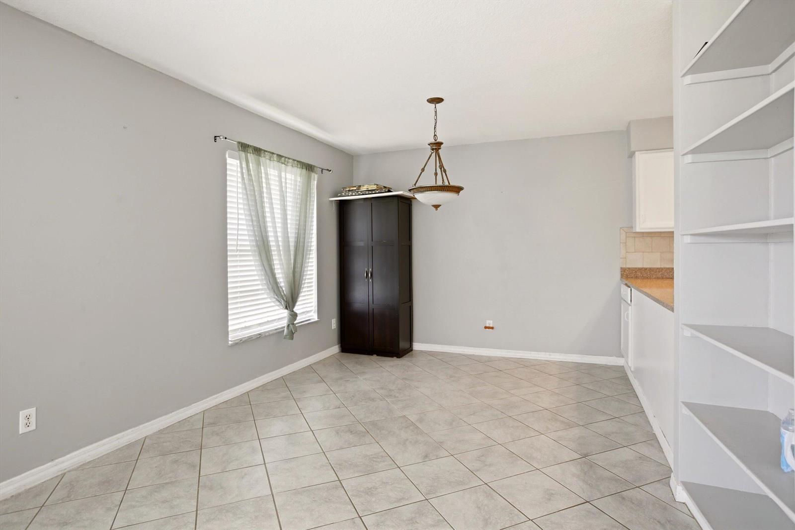 B 3 / 2 1411 sq. ft. $ 2026-08-04 0 foto