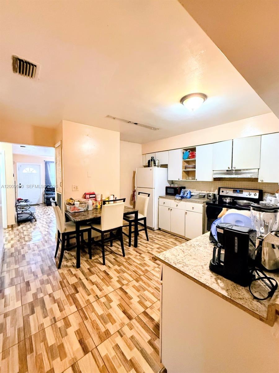   /  1920 sq. ft. $ 2026-04-29 0 Photo