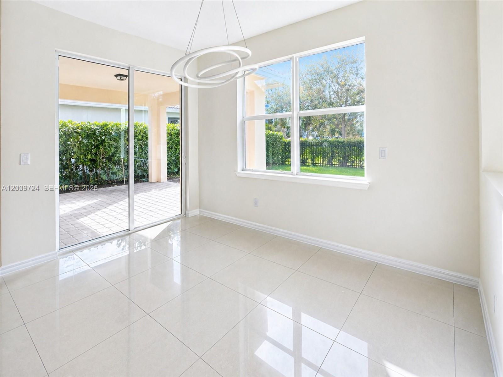 See details 4352 5 / 4 2501 sq. ft. $ 2026-04-29 0 Photo