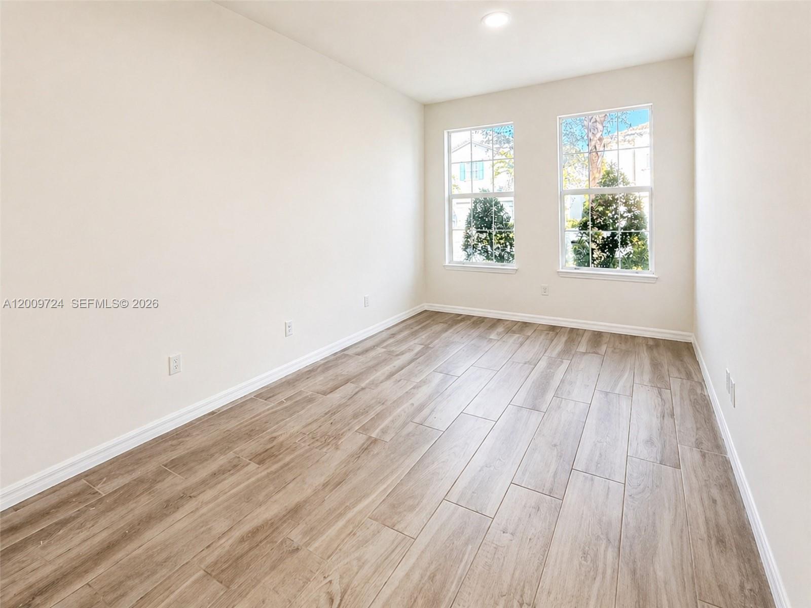 See details 4352 5 / 4 2501 sq. ft. $ 2026-04-29 0 Photo