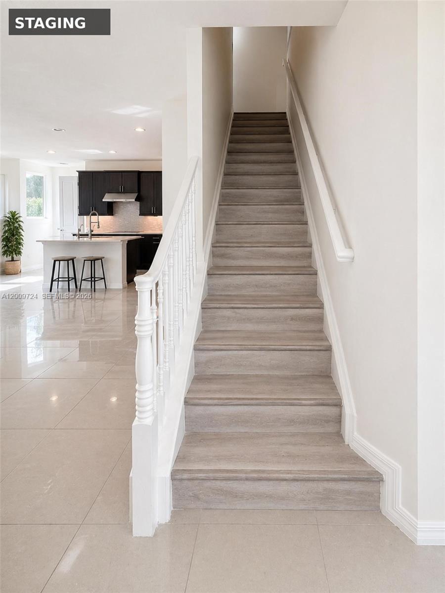 See details 4352 5 / 4 2501 sq. ft. $ 2026-04-29 0 Photo
