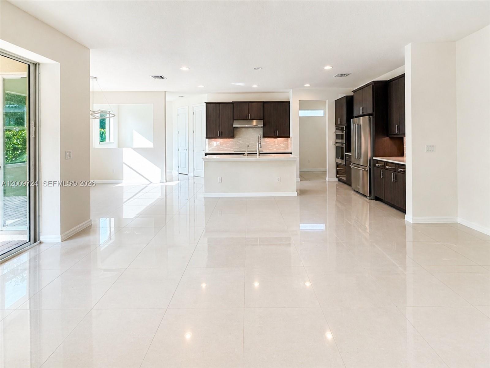 See details 4352 5 / 4 2501 sq. ft. $ 2026-04-29 0 Photo