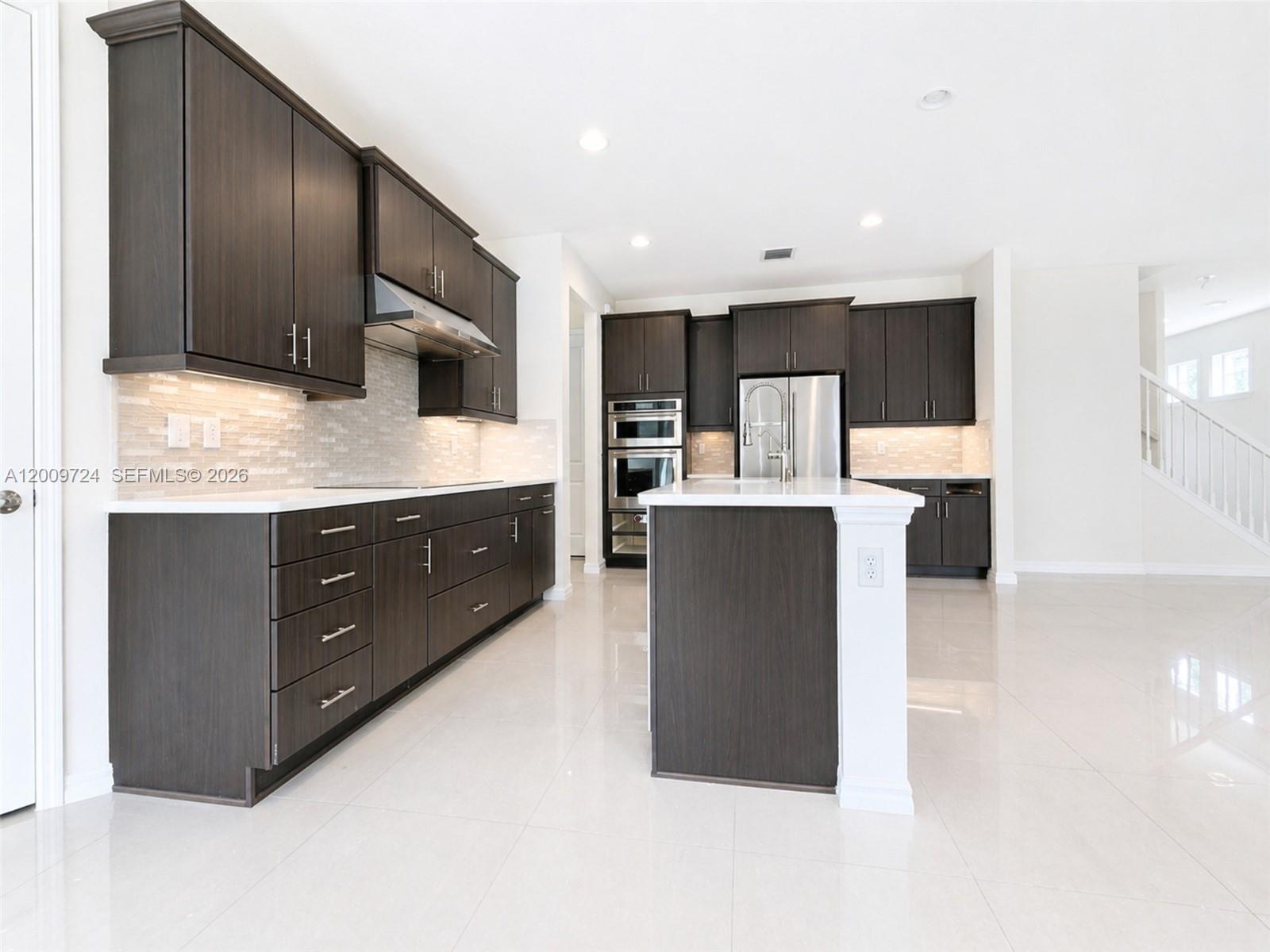 See details 4352 5 / 4 2501 sq. ft. $ 2026-04-29 0 Photo