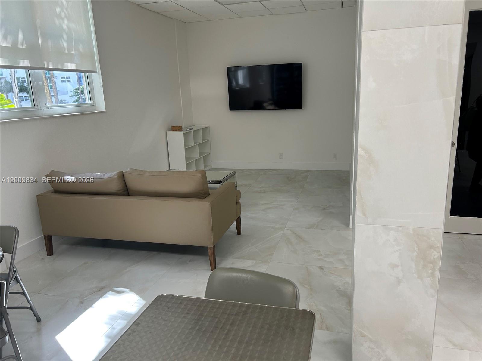 Photo of 3001 Ocean Dr  #101, Hollywood, Florida, 33019 - 24 hour store with coffee snack machines & TV