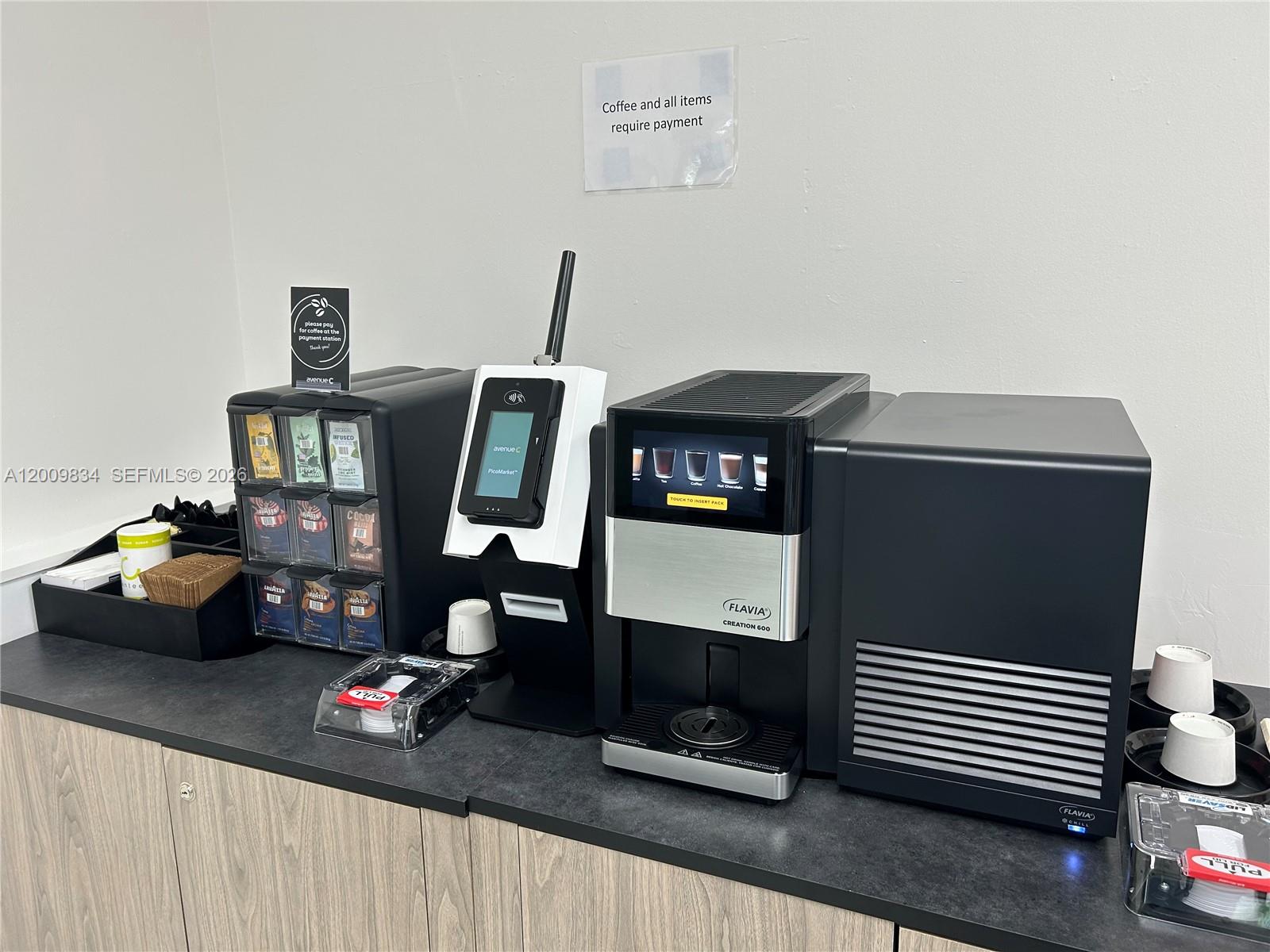 Photo of 3001 Ocean Dr  #101, Hollywood, Florida, 33019 - 24 hour store with coffee snack machines & TV