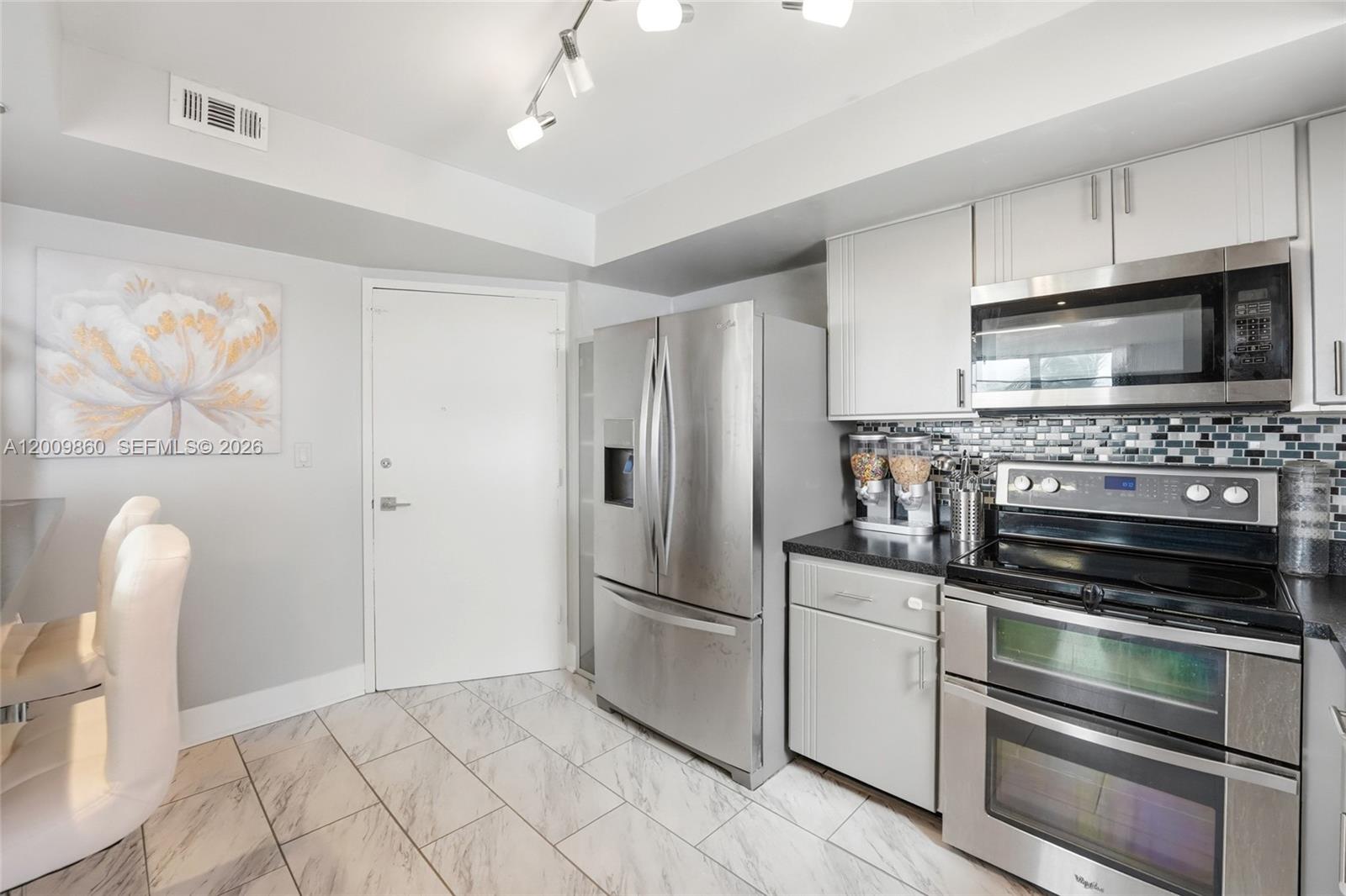 315W 2 / 2 1140 sq. ft. $ 2026-06-04 0 foto