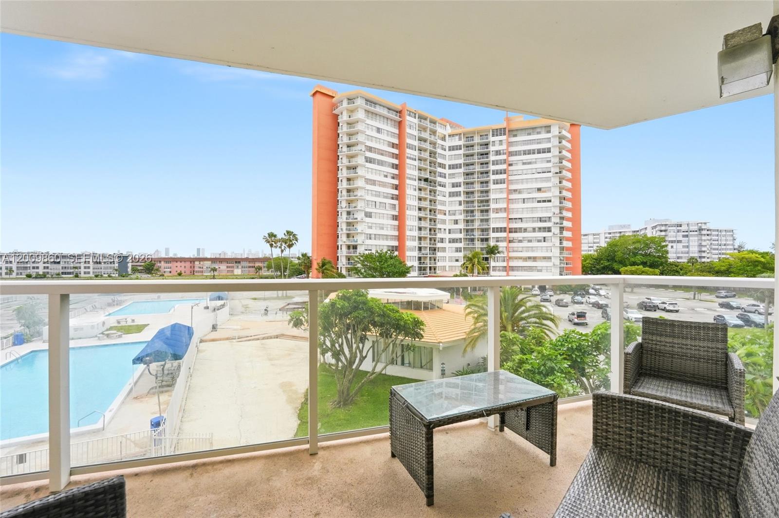 315W 2 / 2 1140 sq. ft. $ 2026-06-04 0 foto