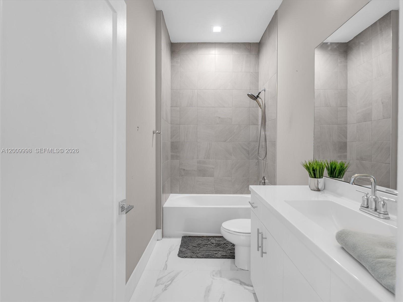 See details 4920 3 / 3 2187 sq. ft. $ 2026-05-06 0 Photo
