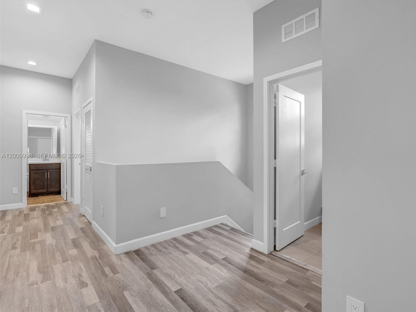 See details 4920 3 / 3 2187 sq. ft. $ 2026-05-06 0 Photo