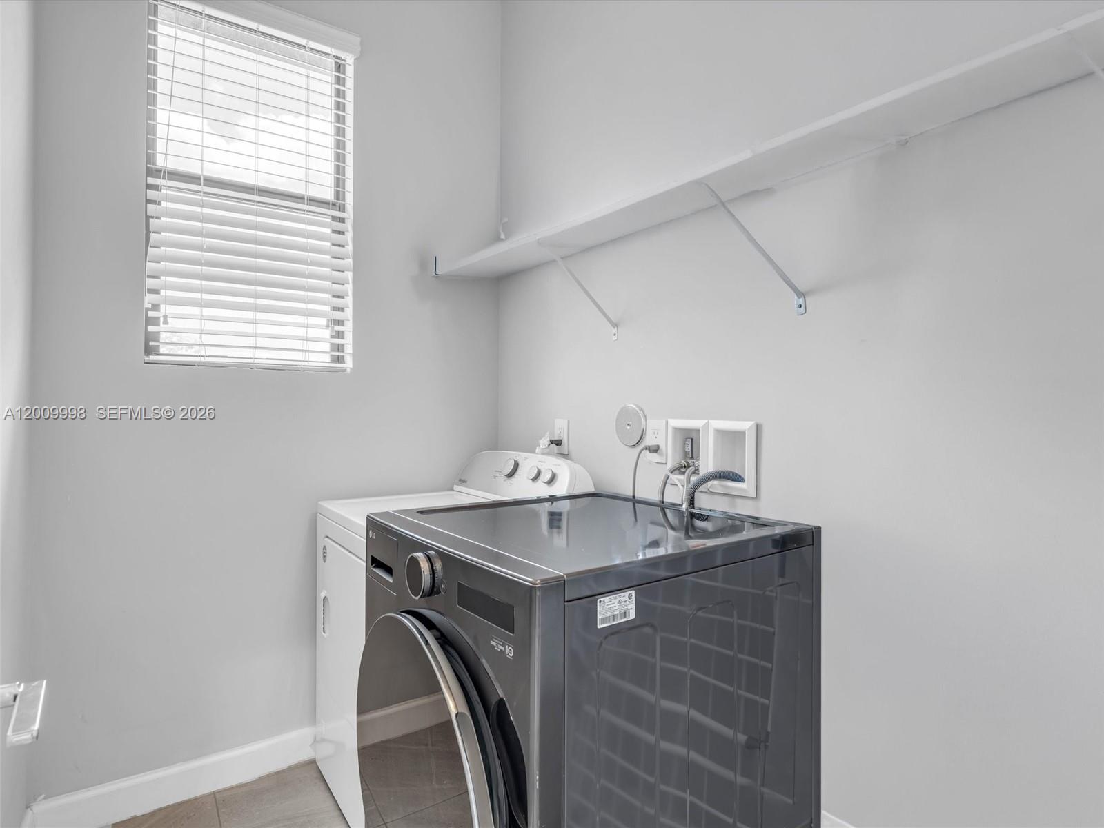 See details 4920 3 / 3 2187 sq. ft. $ 2026-05-06 0 Photo