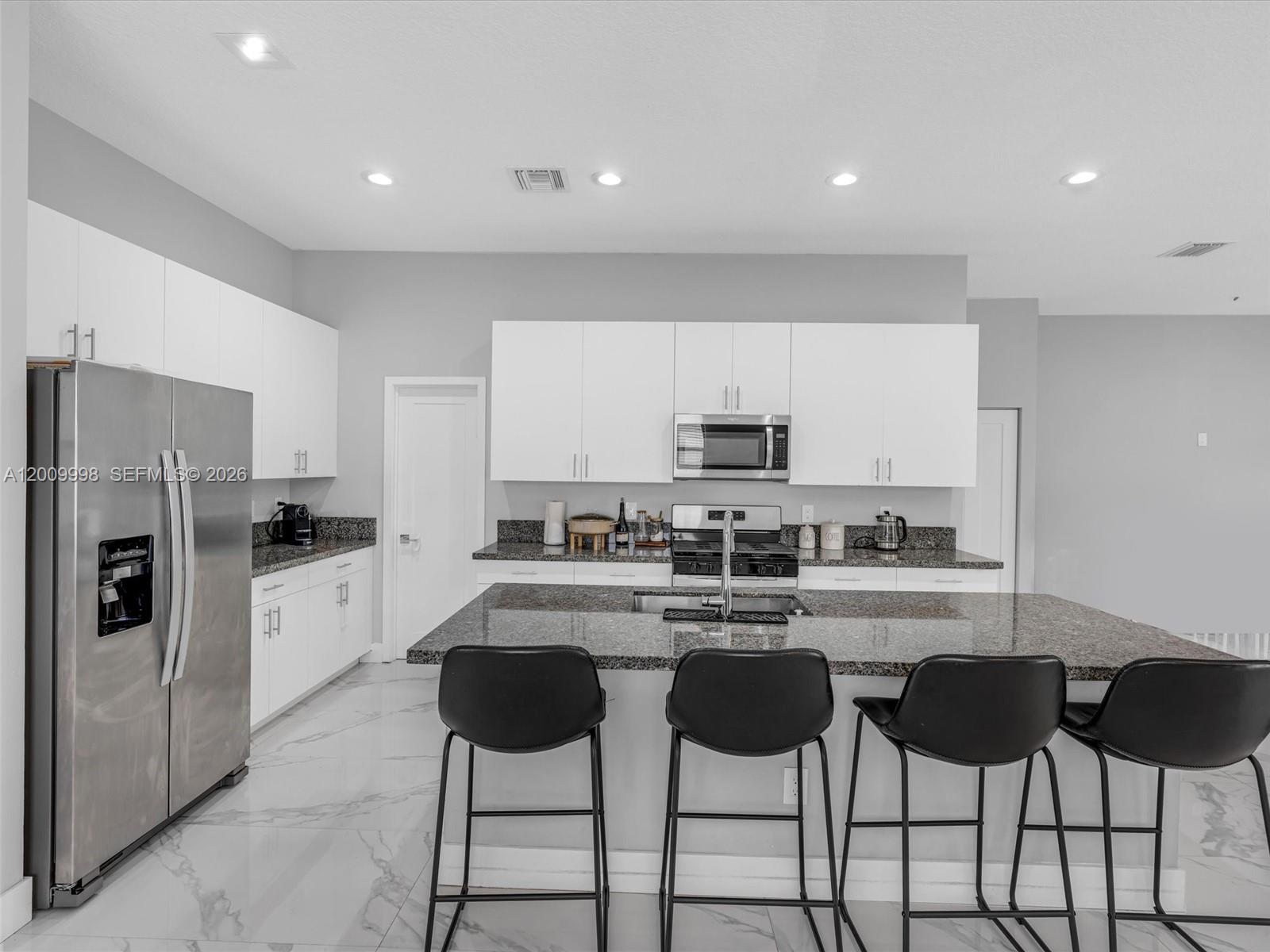See details 4920 3 / 3 2187 sq. ft. $ 2026-05-06 0 Photo