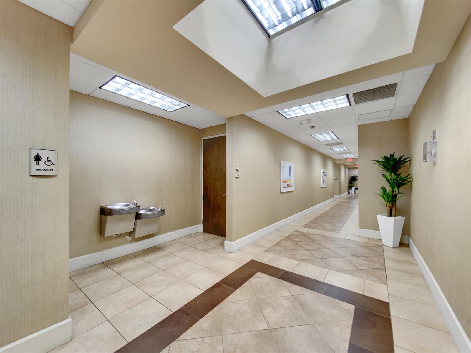 Подробнее Suite 106 / 0 кв.футов $ 2026-06-15 0 Фото
