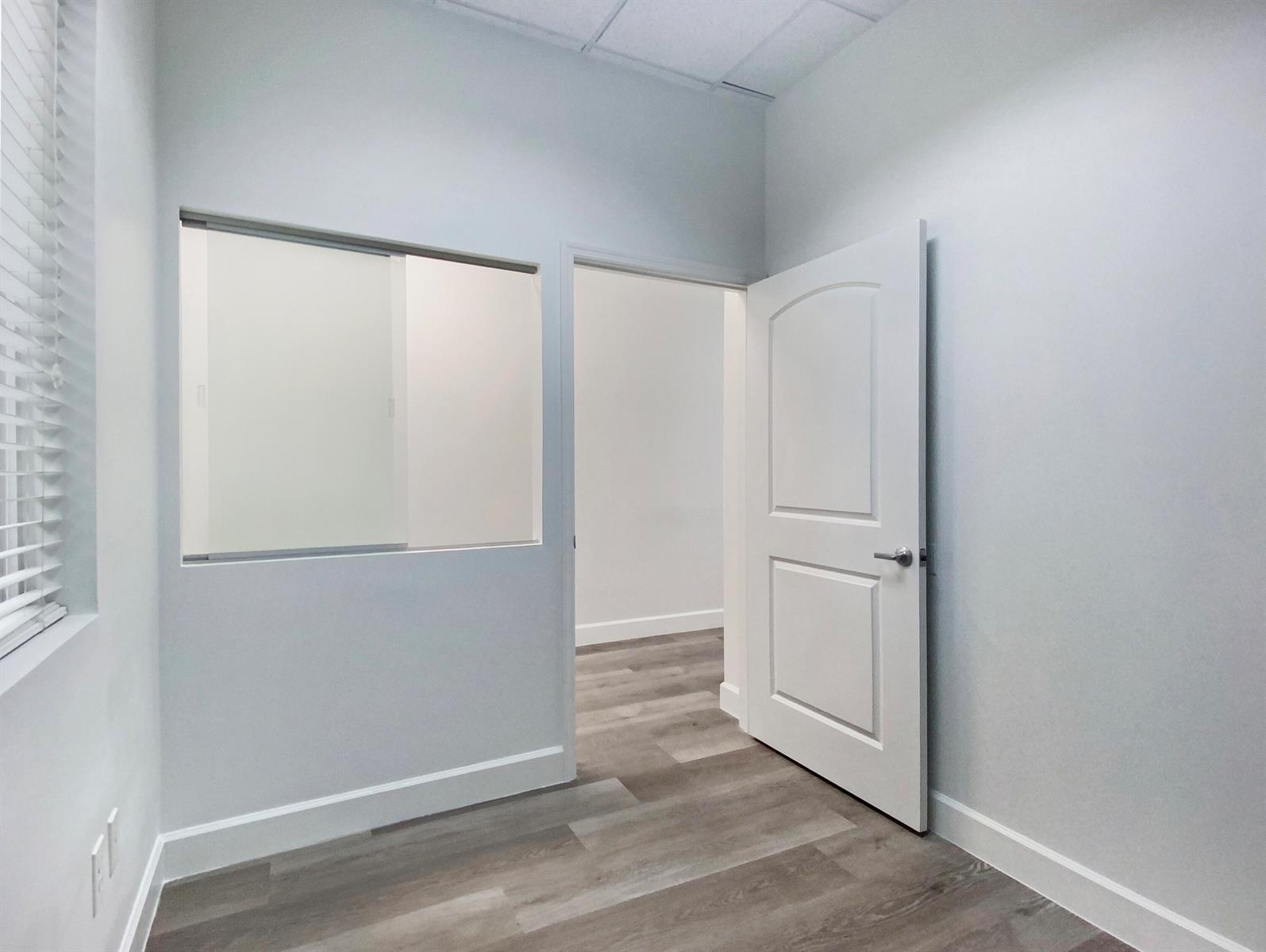Подробнее Suite 106 / 0 кв.футов $ 2026-06-15 0 Фото