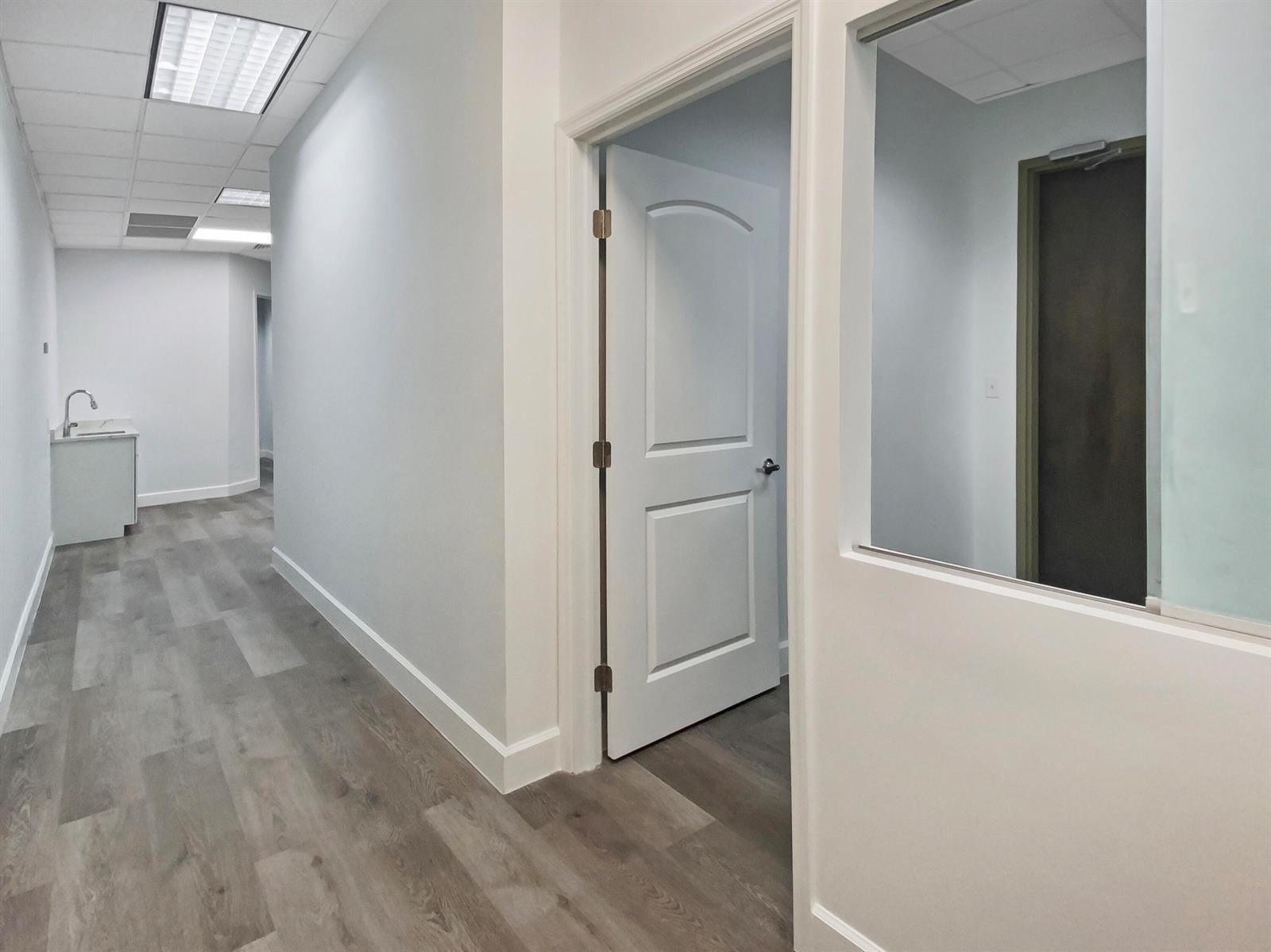 Подробнее Suite 106 / 0 кв.футов $ 2026-06-15 0 Фото