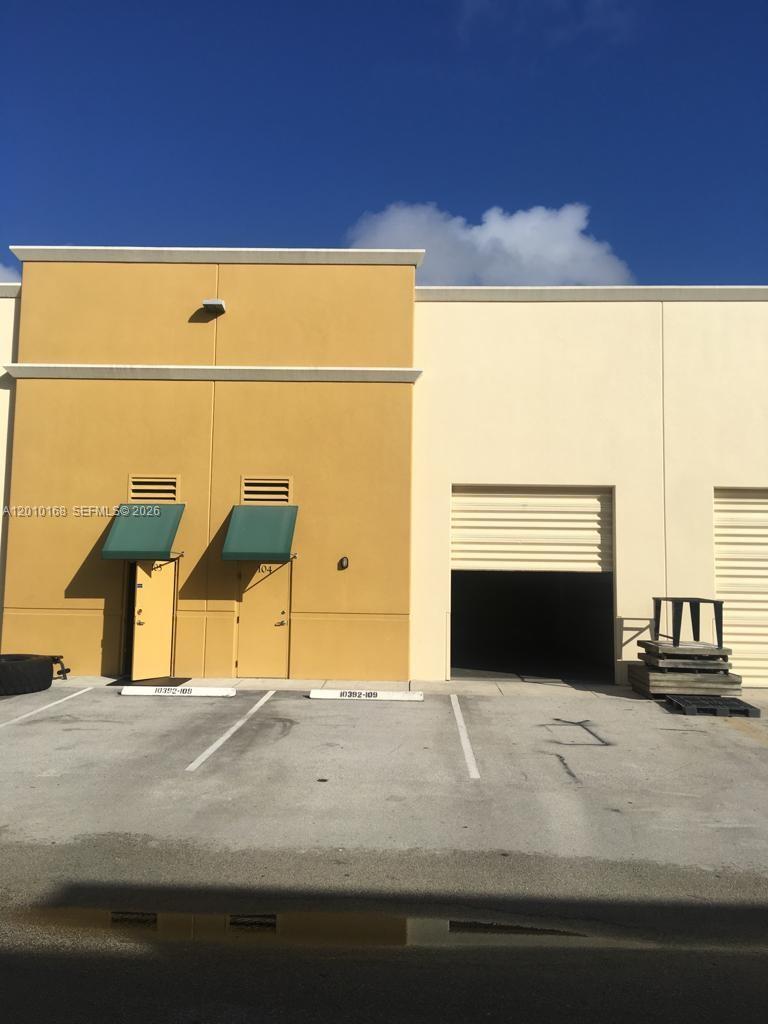 102  /   sq. ft. $ 2026-04-29 0 Photo