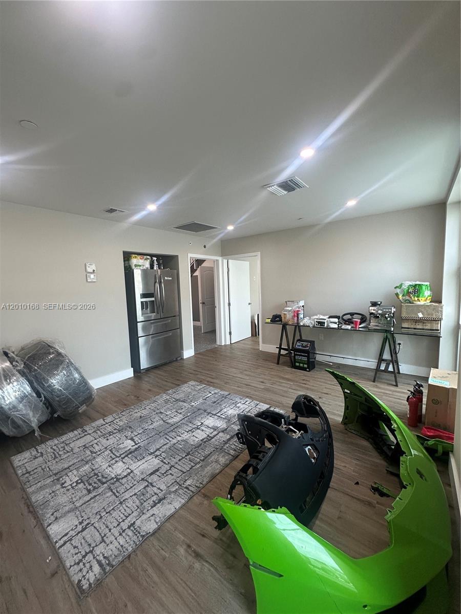 See details 102 / sq. ft. $ 2026-04-29 0 Photo