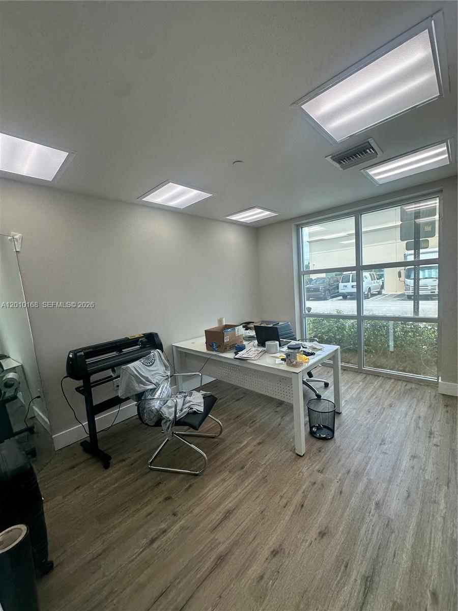 See details 102 / sq. ft. $ 2026-04-29 0 Photo