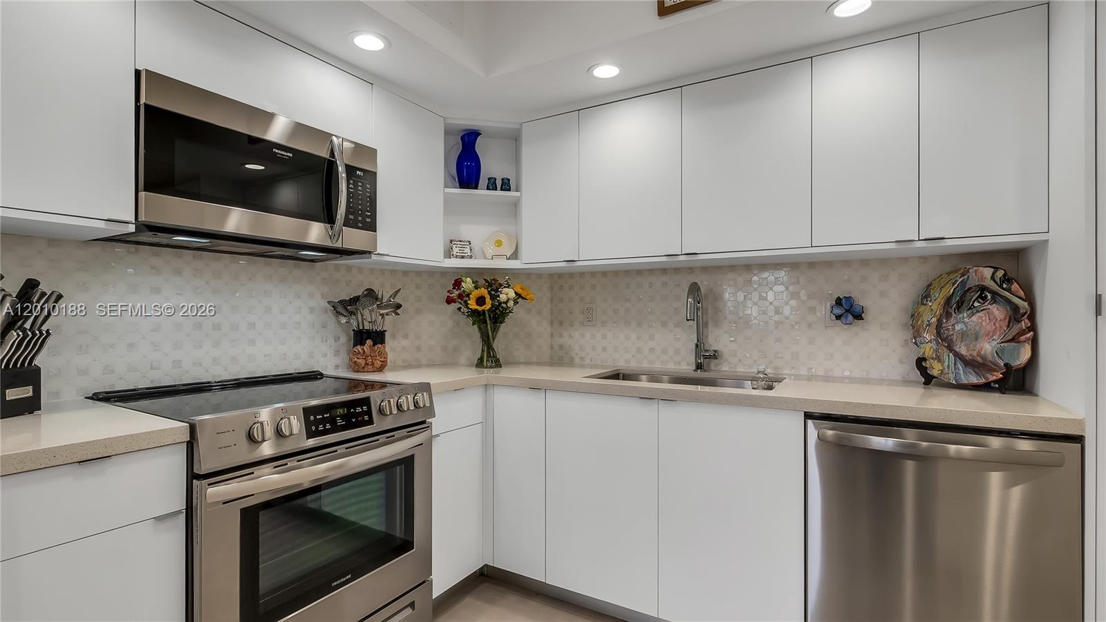 605 2 / 2 1350 sq. ft. $ 2026-04-29 0 Photo