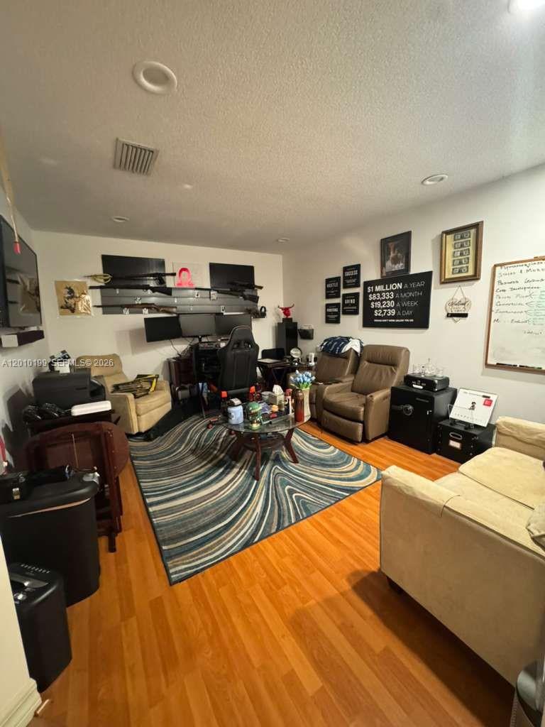 29490 5 / 3 3298 sq. ft. $ 2026-04-29 0 Photo
