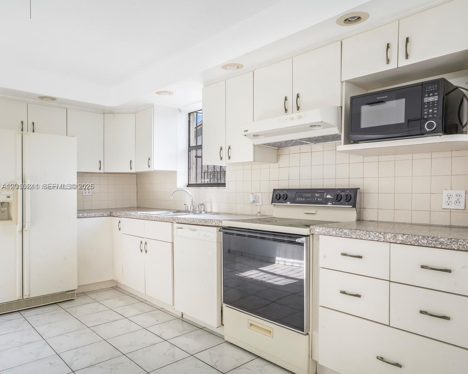 See details / 2525 sq. ft. $ 2026-05-29 0 Photo