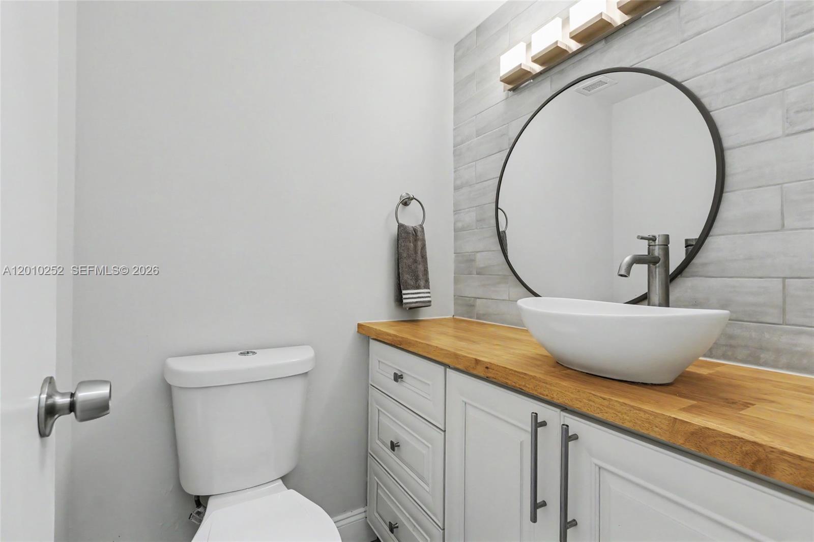 727 1 / 2 762 sq. ft. $ 2026-04-29 0 Photo