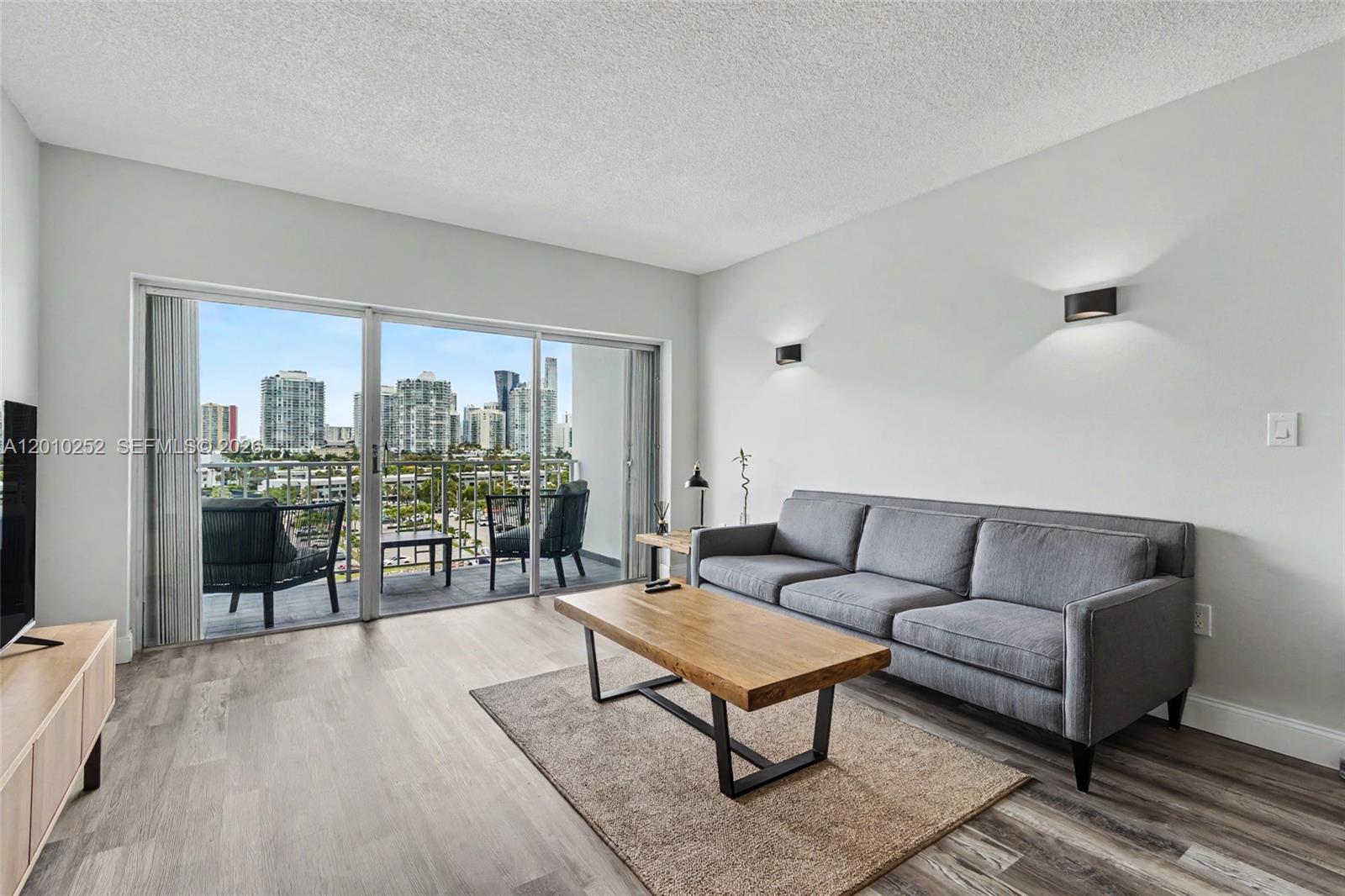 727 1 / 2 762 sq. ft. $ 2026-04-29 0 Photo