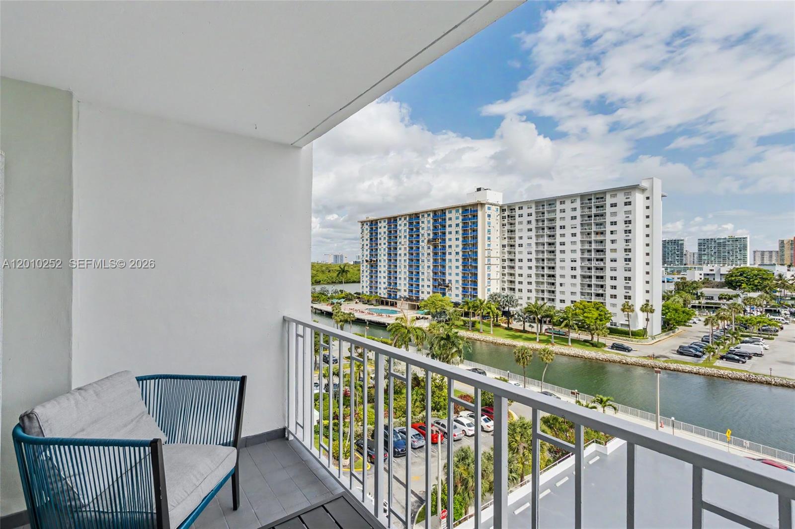 727 1 / 2 762 sq. ft. $ 2026-04-29 0 Photo
