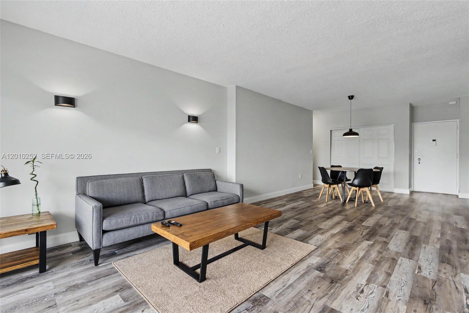 727 1 / 2 762 sq. ft. $ 2026-04-29 0 Photo