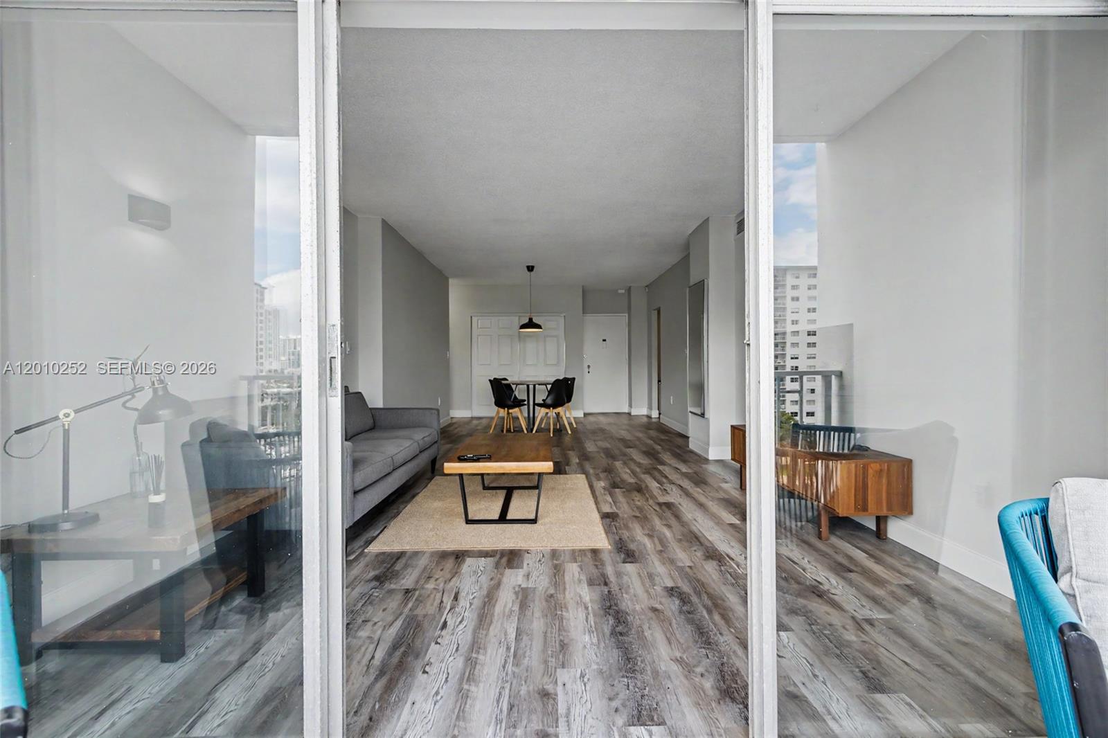 727 1 / 2 762 sq. ft. $ 2026-04-29 0 Photo