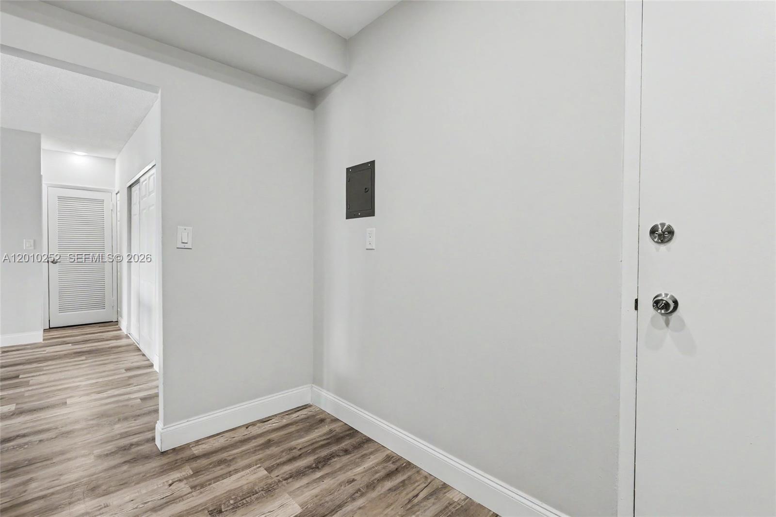 727 1 / 2 762 sq. ft. $ 2026-04-29 0 Photo