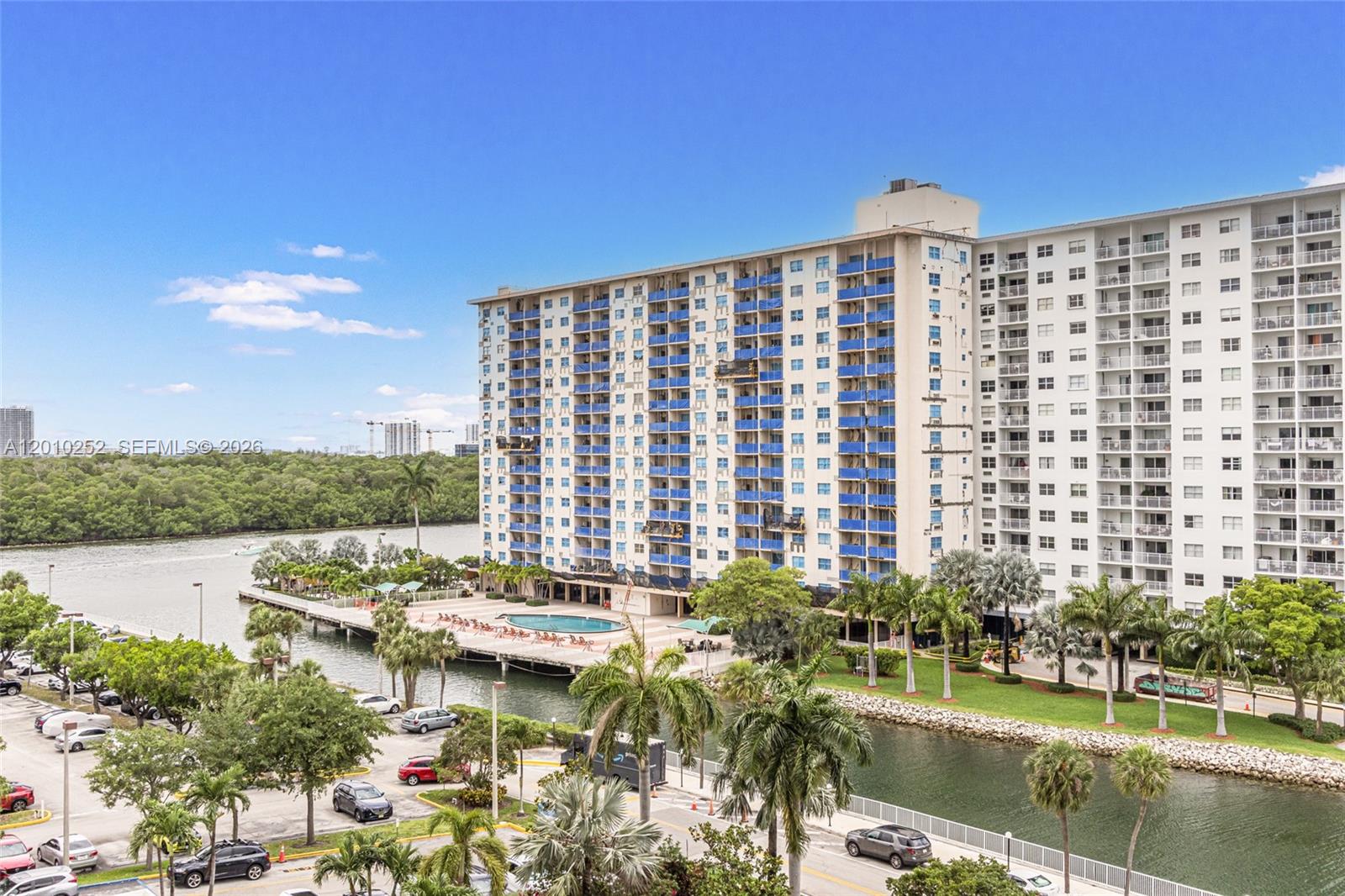 727 1 / 2 762 sq. ft. $ 2026-04-29 0 Photo