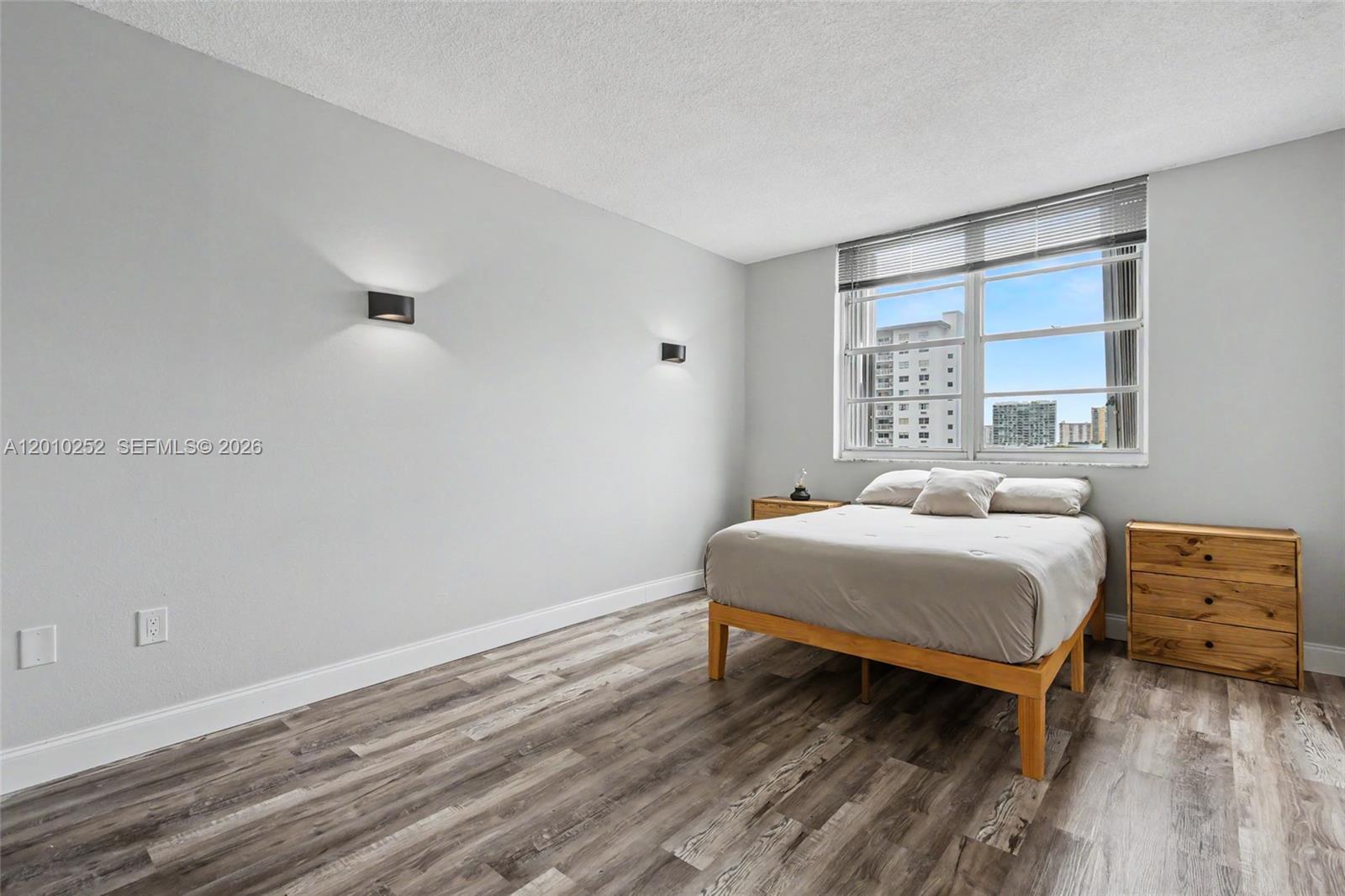 727 1 / 2 762 sq. ft. $ 2026-04-29 0 Photo