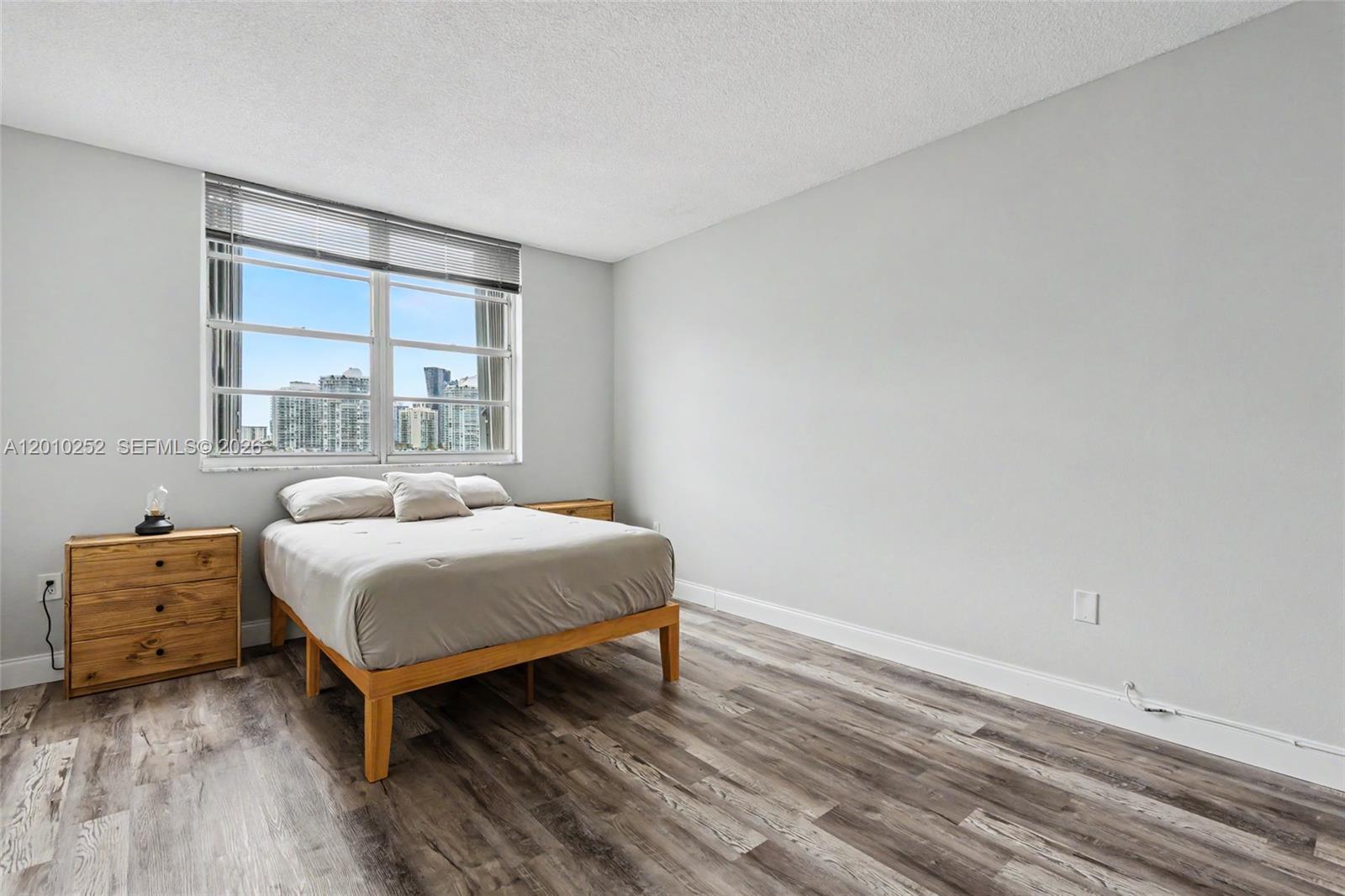727 1 / 2 762 sq. ft. $ 2026-04-29 0 Photo