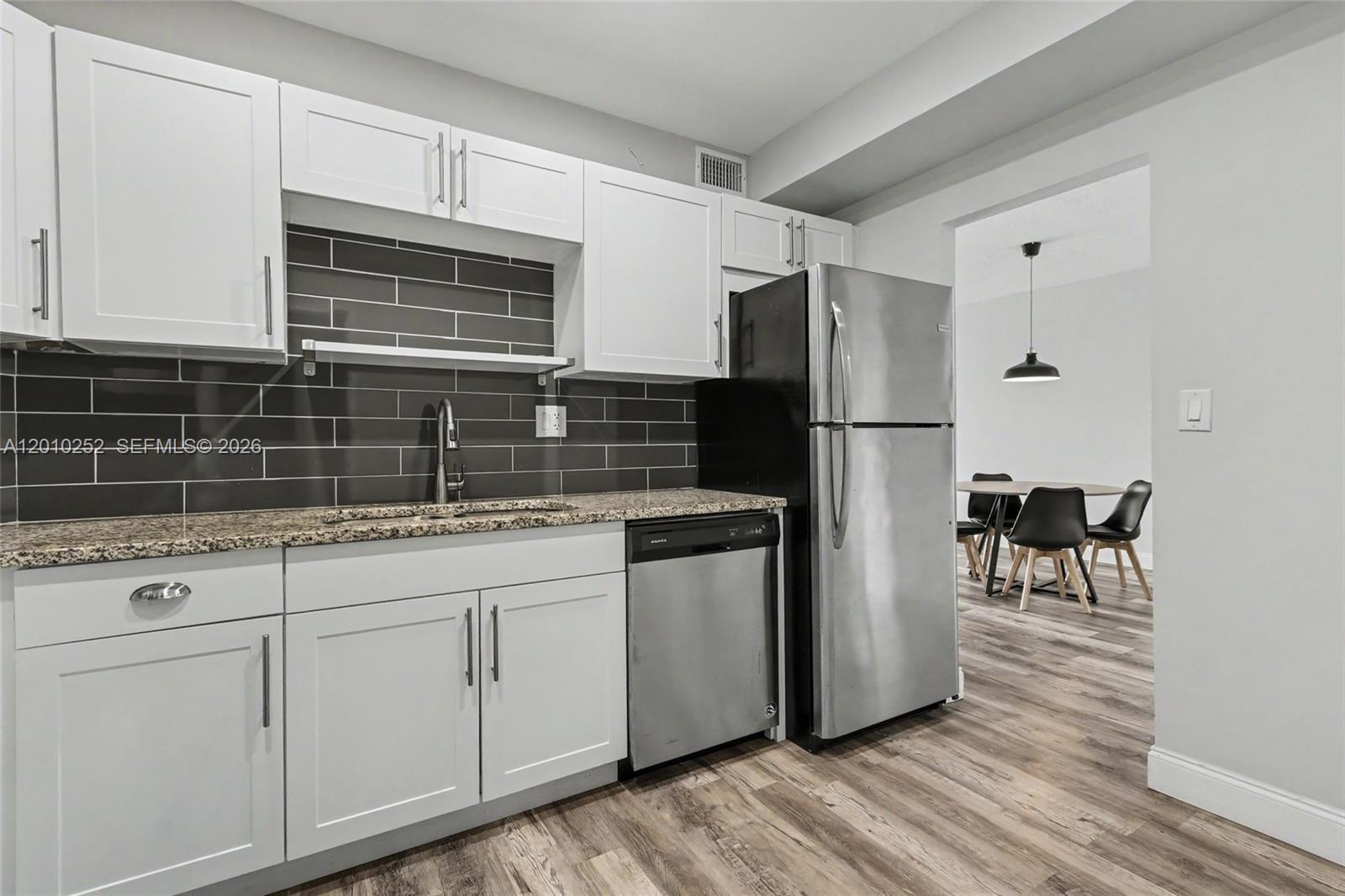 727 1 / 2 762 sq. ft. $ 2026-04-29 0 Photo