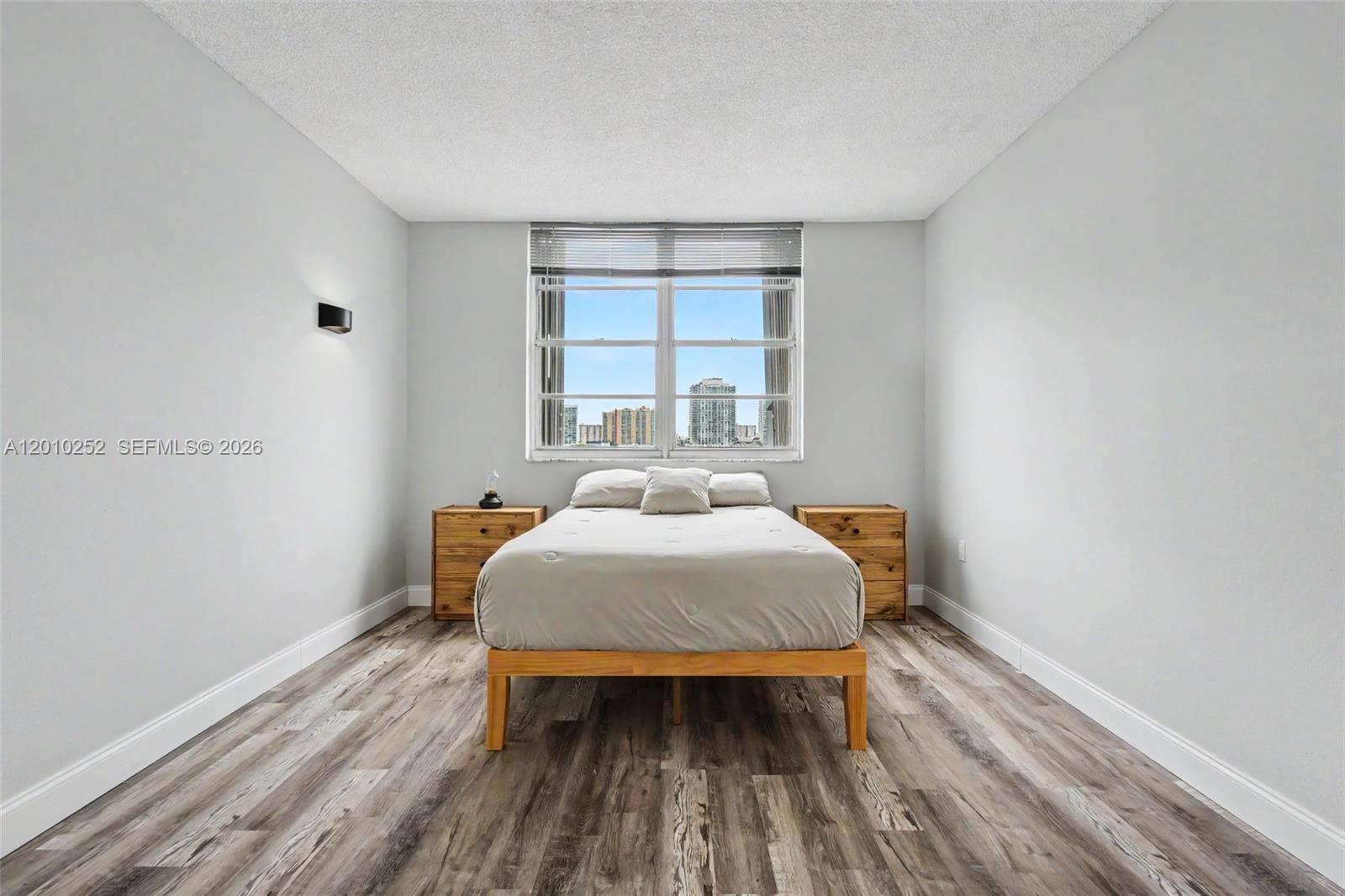 727 1 / 2 762 sq. ft. $ 2026-04-29 0 Photo