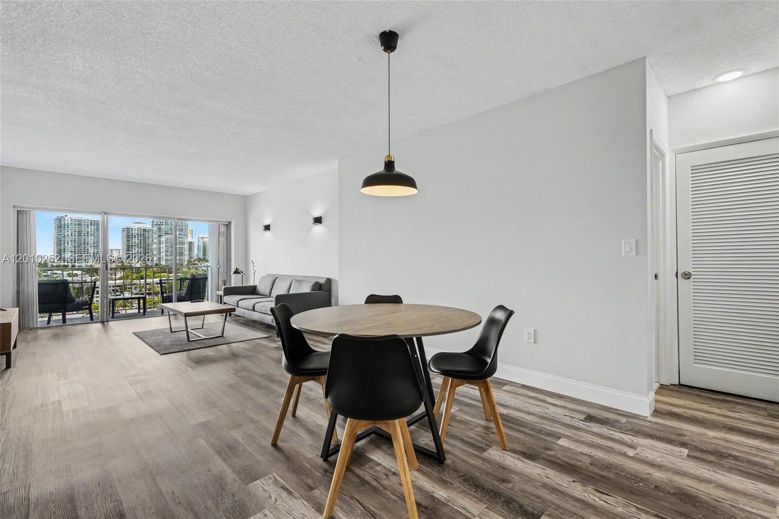 727 1 / 2 762 sq. ft. $ 2026-04-29 0 Photo