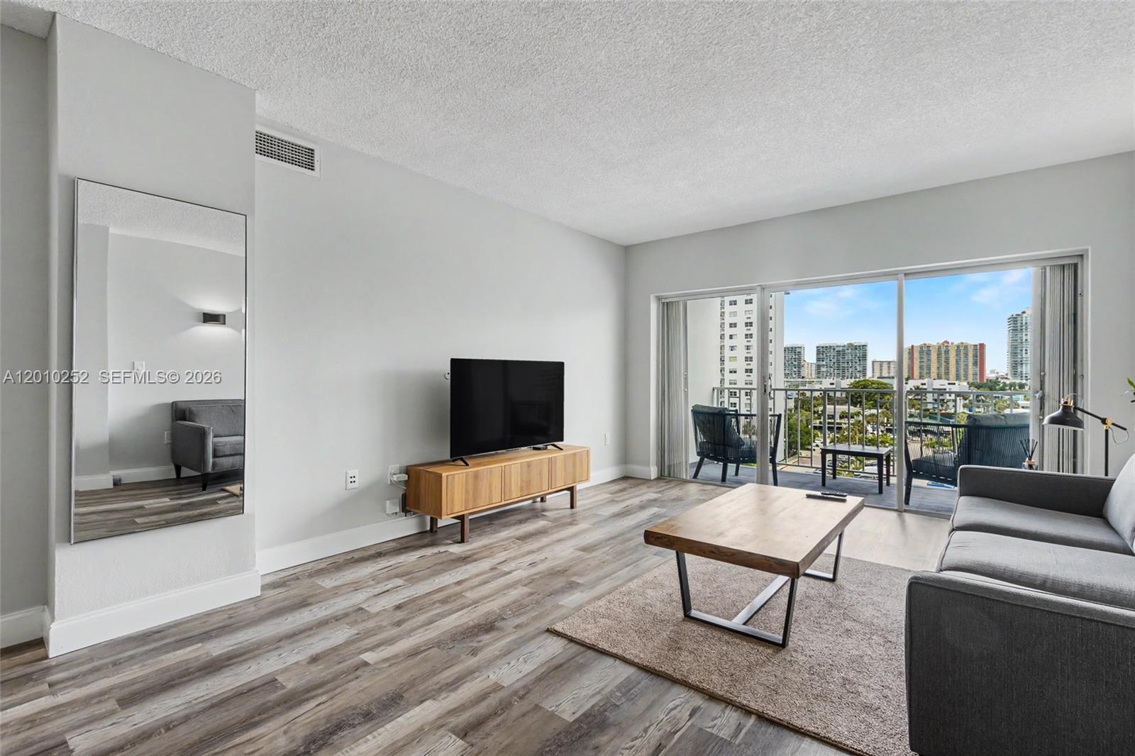 727 1 / 2 762 sq. ft. $ 2026-04-29 0 Photo