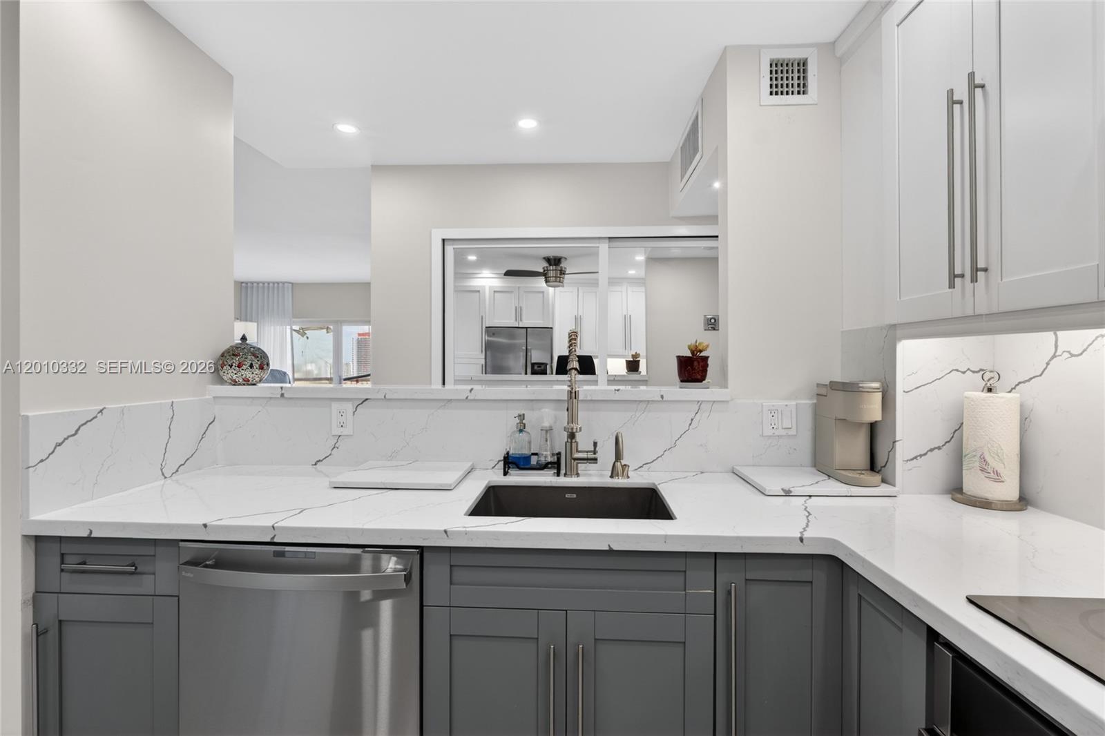 22H 2 / 2 1240 sq. ft. $ 2026-04-30 0 Photo