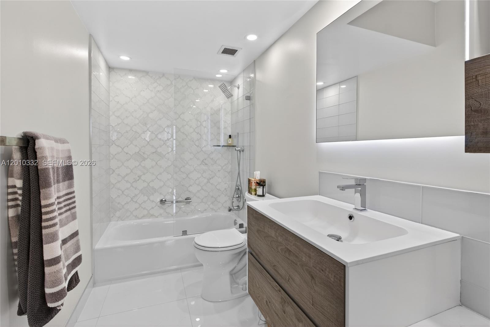 22H 2 / 2 1240 sq. ft. $ 2026-04-30 0 Photo