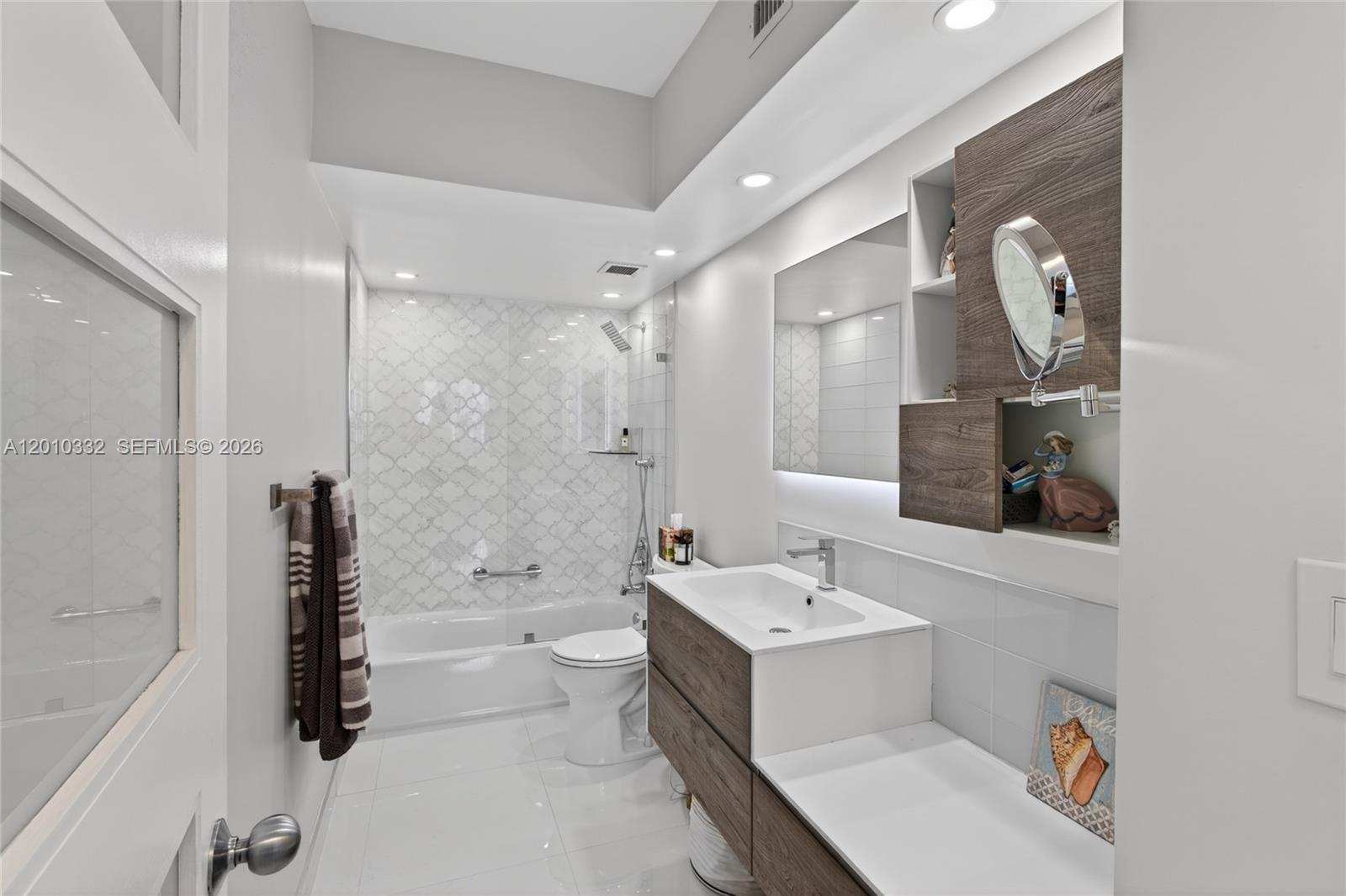 22H 2 / 2 1240 sq. ft. $ 2026-04-30 0 Photo